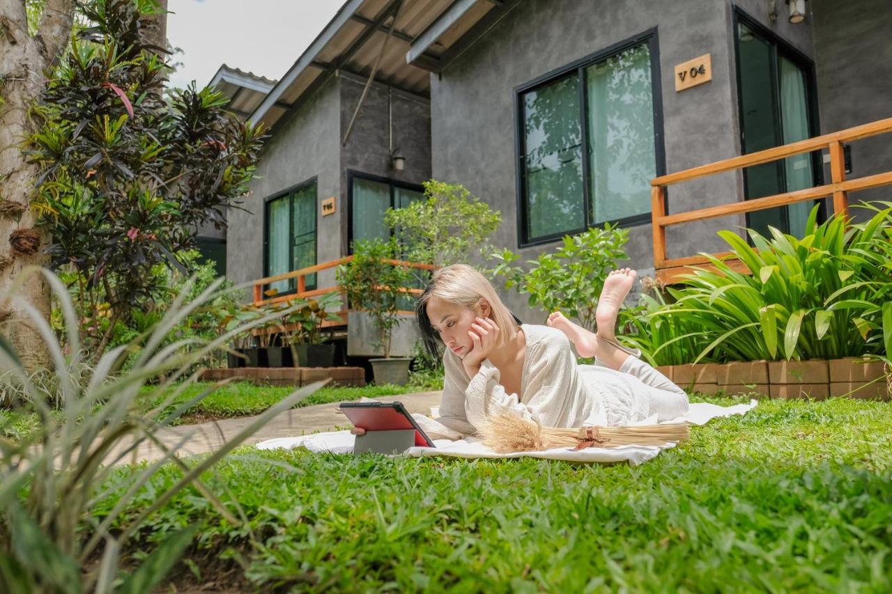 Family House @ Pai Hotel Bagian luar foto