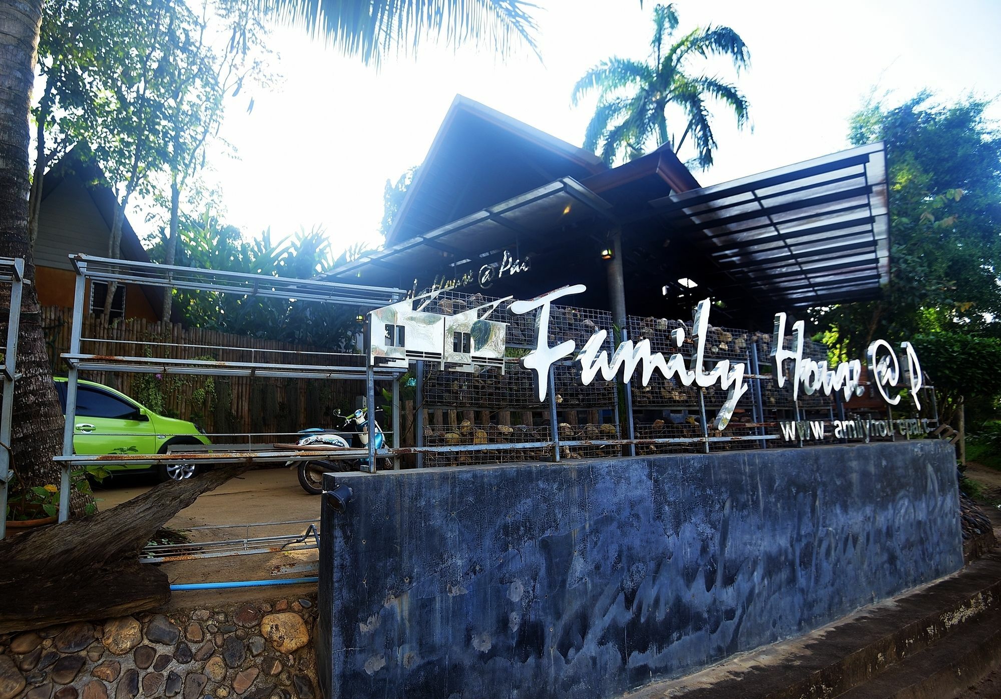 Family House @ Pai Hotel Bagian luar foto